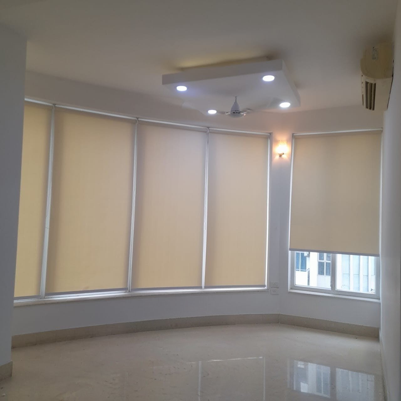 Window Blinds by LA Kreo